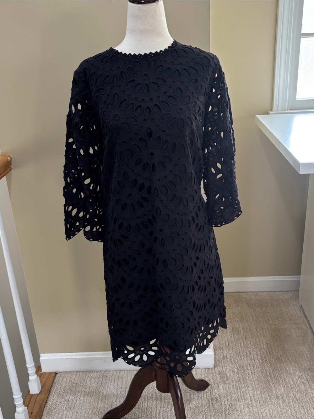 NWT Ann Taylor Black Eyelet Lace Shift Dress - Women Size 4
